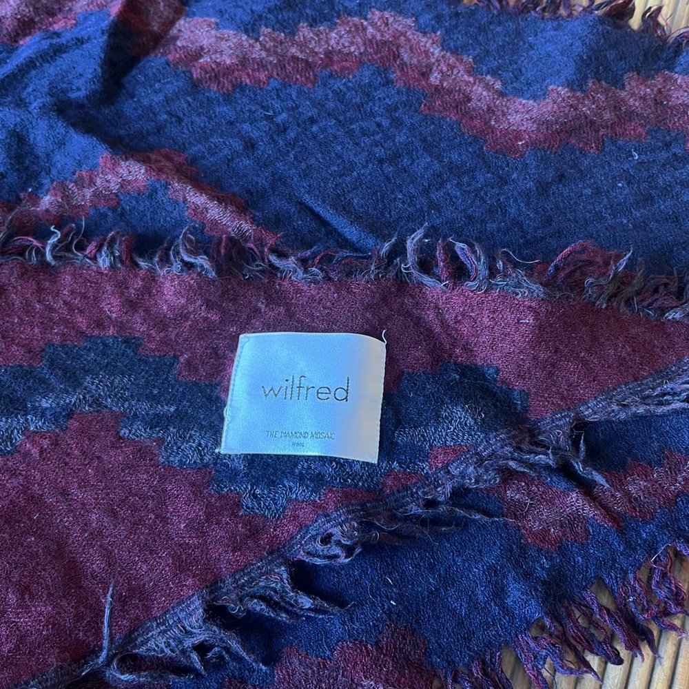 Aritzia Wilfred Patterned 100% Wool Triangle Scarf